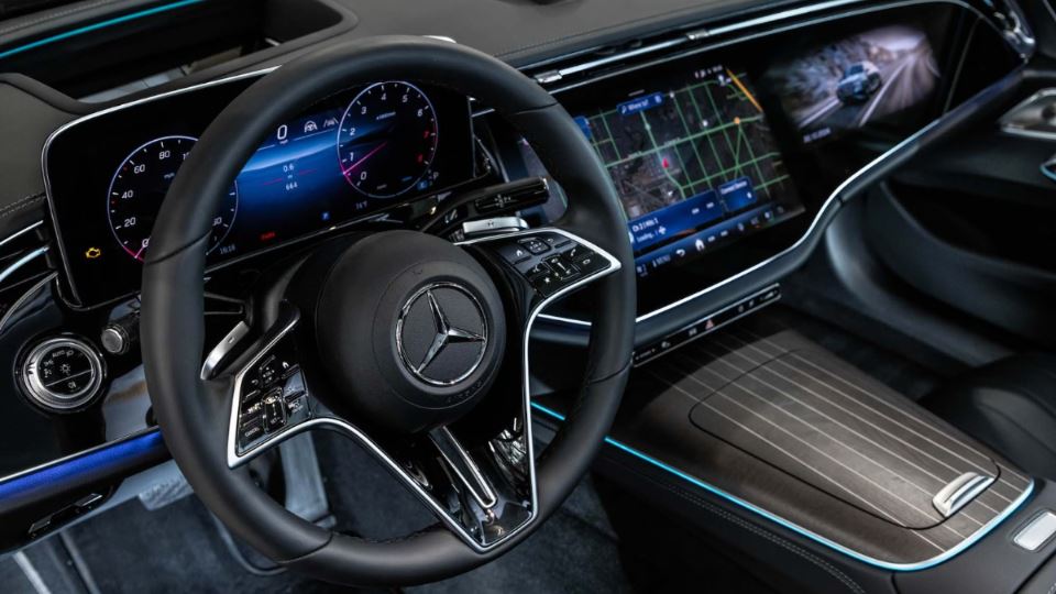 موتور ترند خودروی برتر 2025 بنز E کلاس